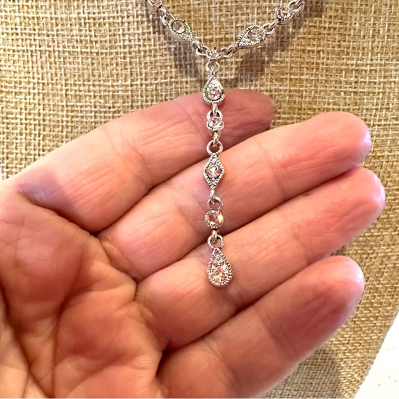 Avon Necklace Lariat style silver tone with clear rhinestones - Picture 4 of 11